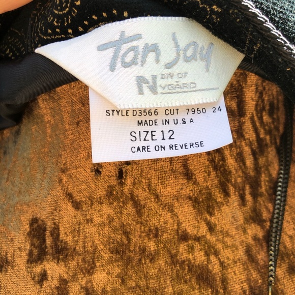 Black and Gold Velvet Blazer - Picture 4 of 5